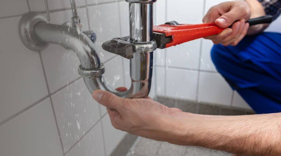 Expert burst pipe repair services in Thompsons, TX